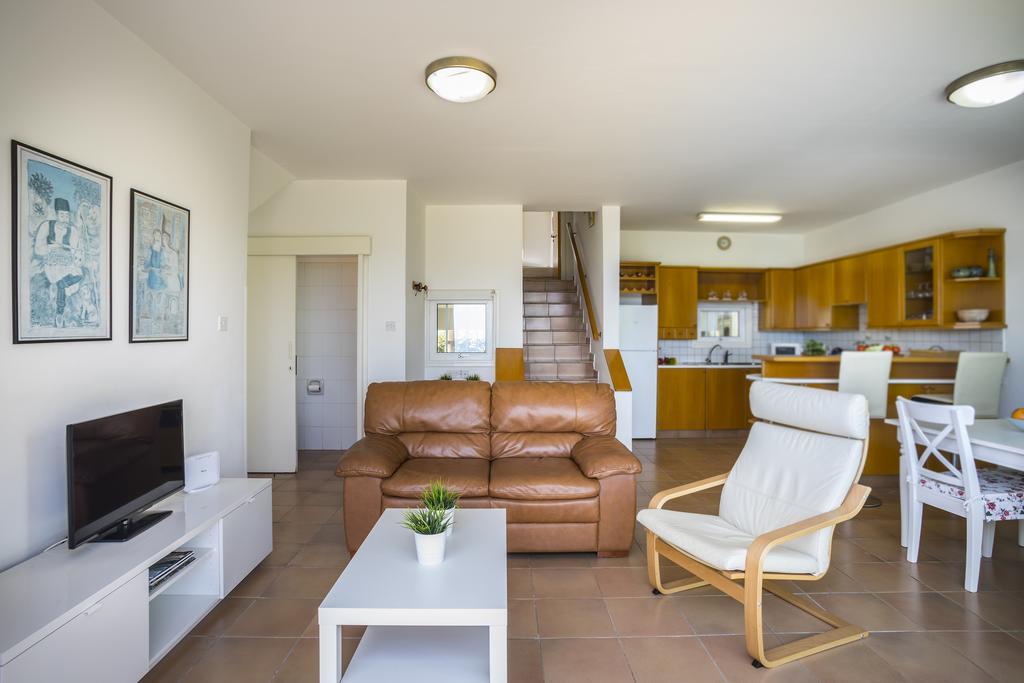 Protaras Beachfront Sirina Lina Suite باراليمني المظهر الخارجي الصورة